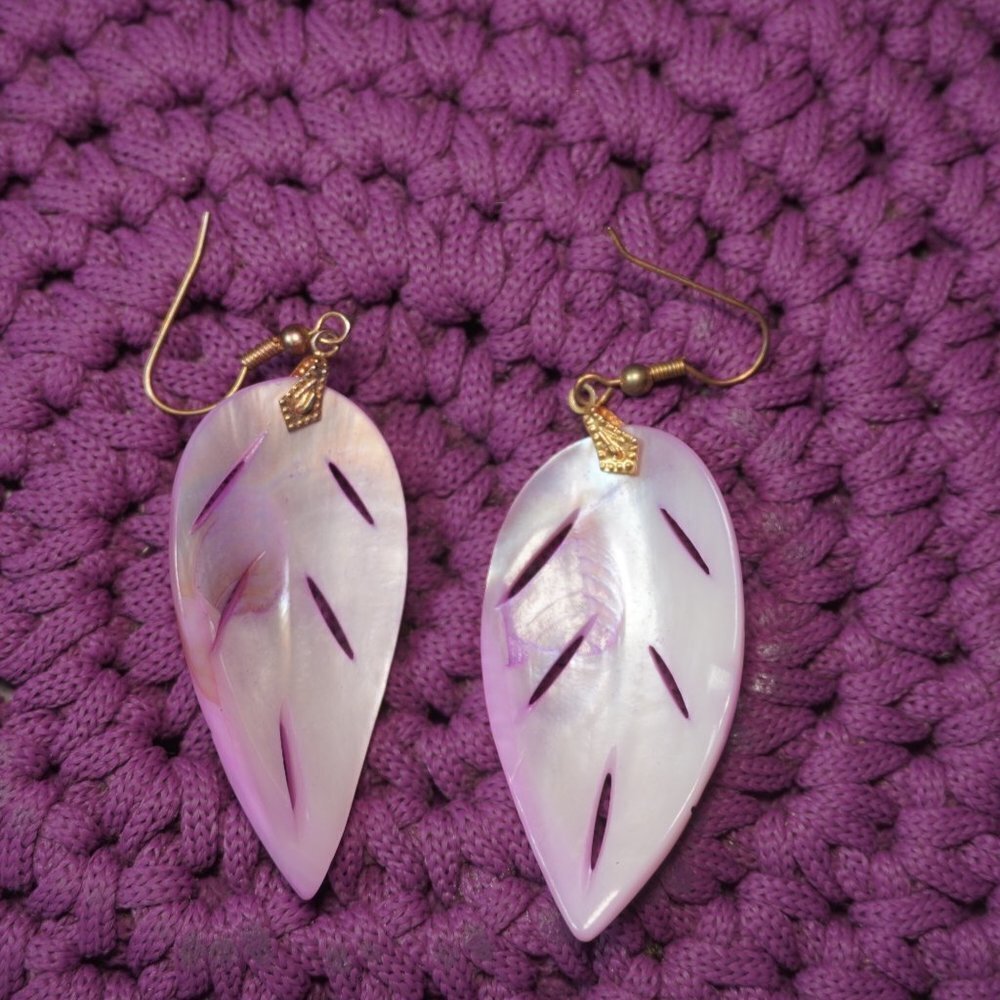 Vintage Womens Light Purple Hook Dangle Leaf Hard Shell Earrings - Picture 3 of 3